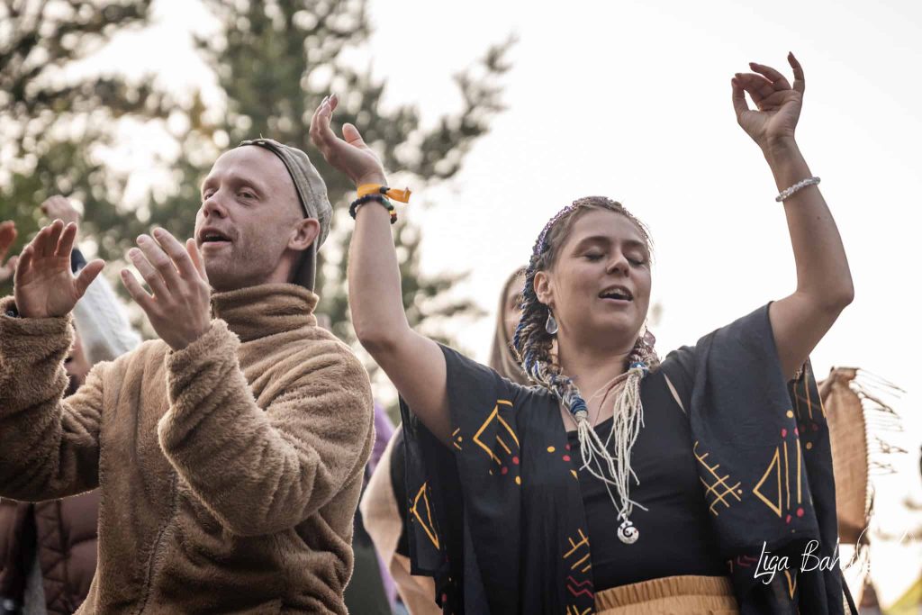 Dejas pie dabas Ķeguma Puduru viesu namā