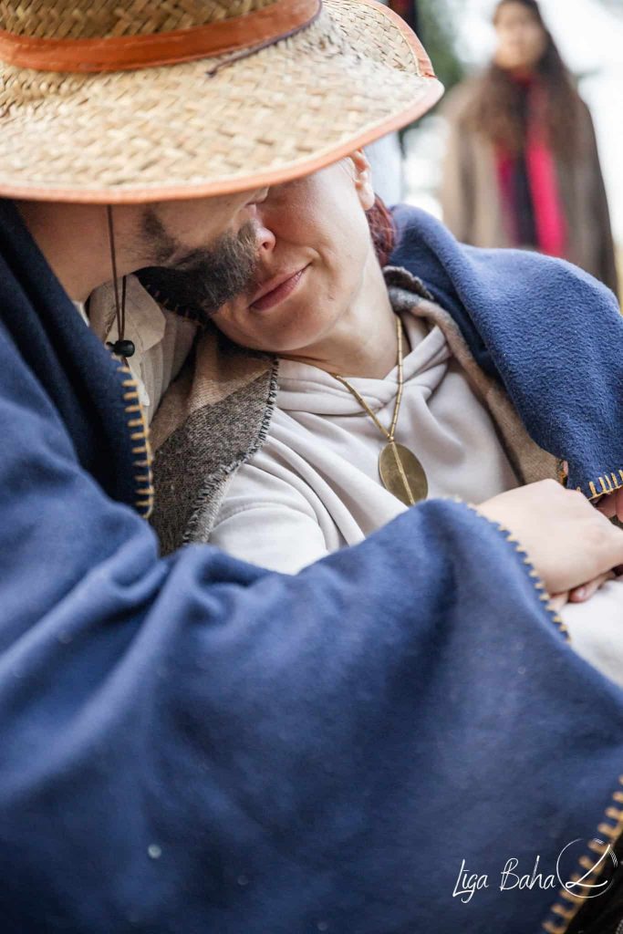 Dvēseliska satikšanās un apskāvieni festivāla laikā.