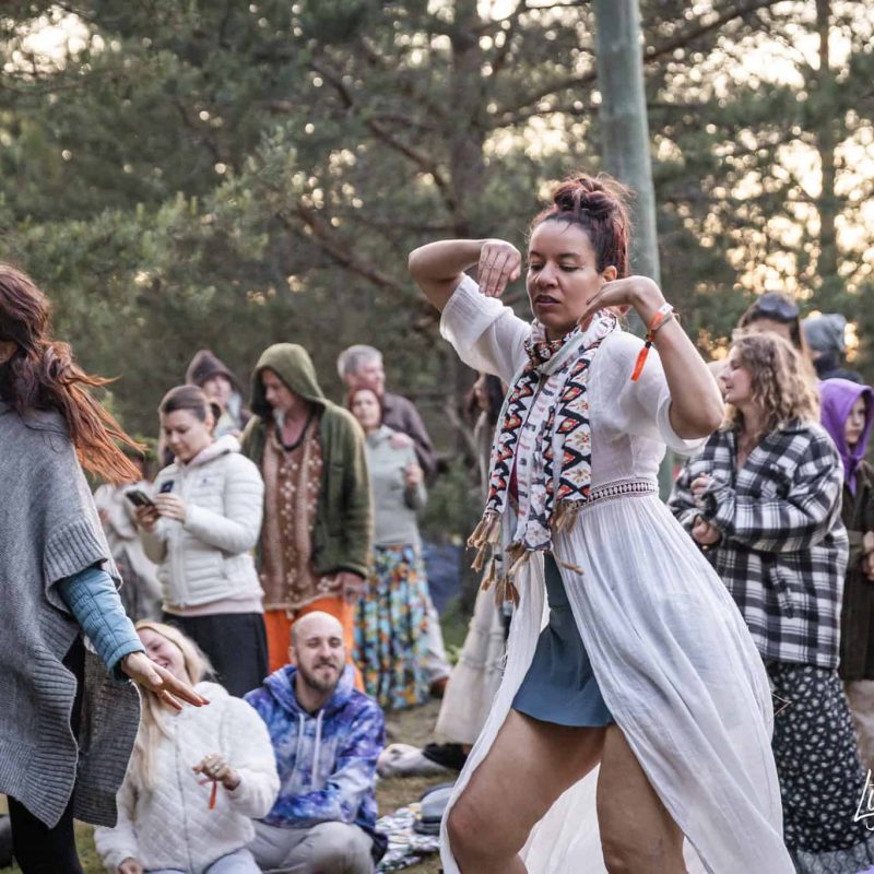 Ekstātiskās dejas pie dabas festivālā