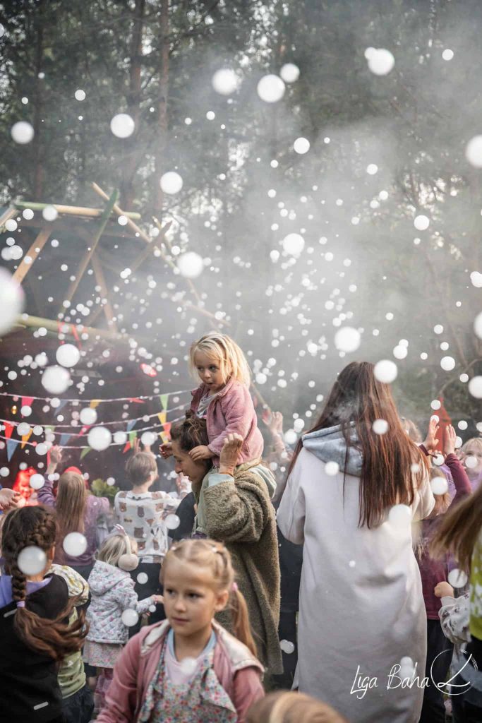 bērnu deju pasākums līgo naktī