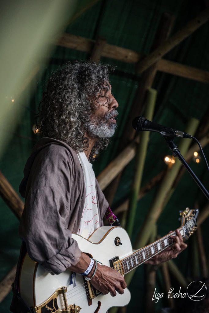 charlie vas uz meža skatuves festivālā