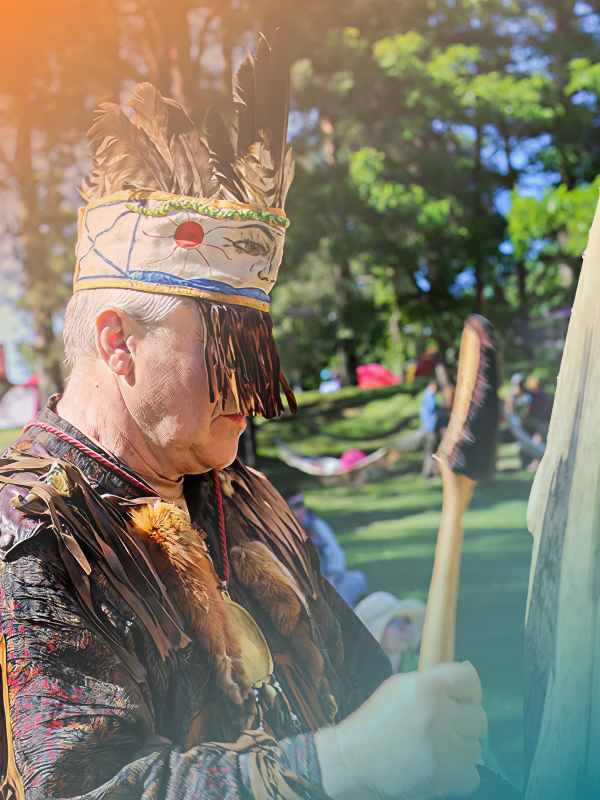 Petras Dabrisius vada šamanisku meistarklasi Būtība Festivālā