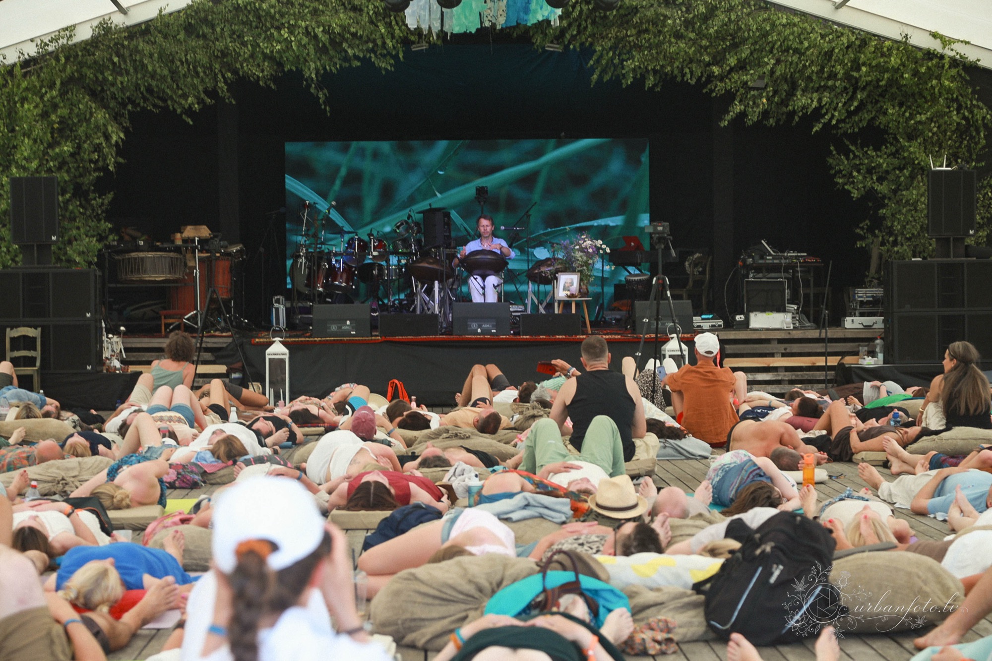 Alwin Steinle performing a hang concert for festival-goers resting on the ground at BŪTĪBA Festival 2026