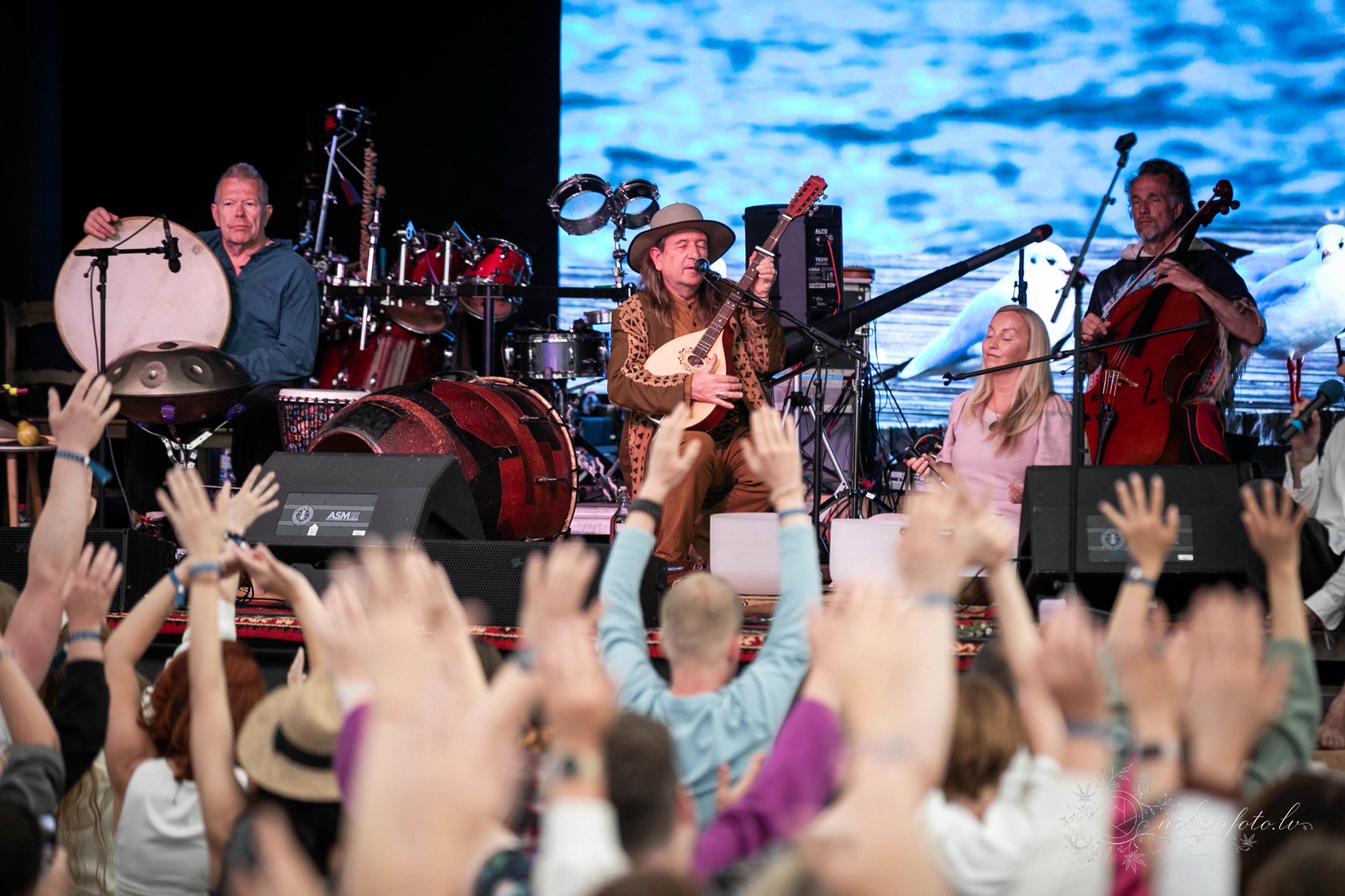 Kailash Kokopelli leading the final concert at Butiba festival 2026