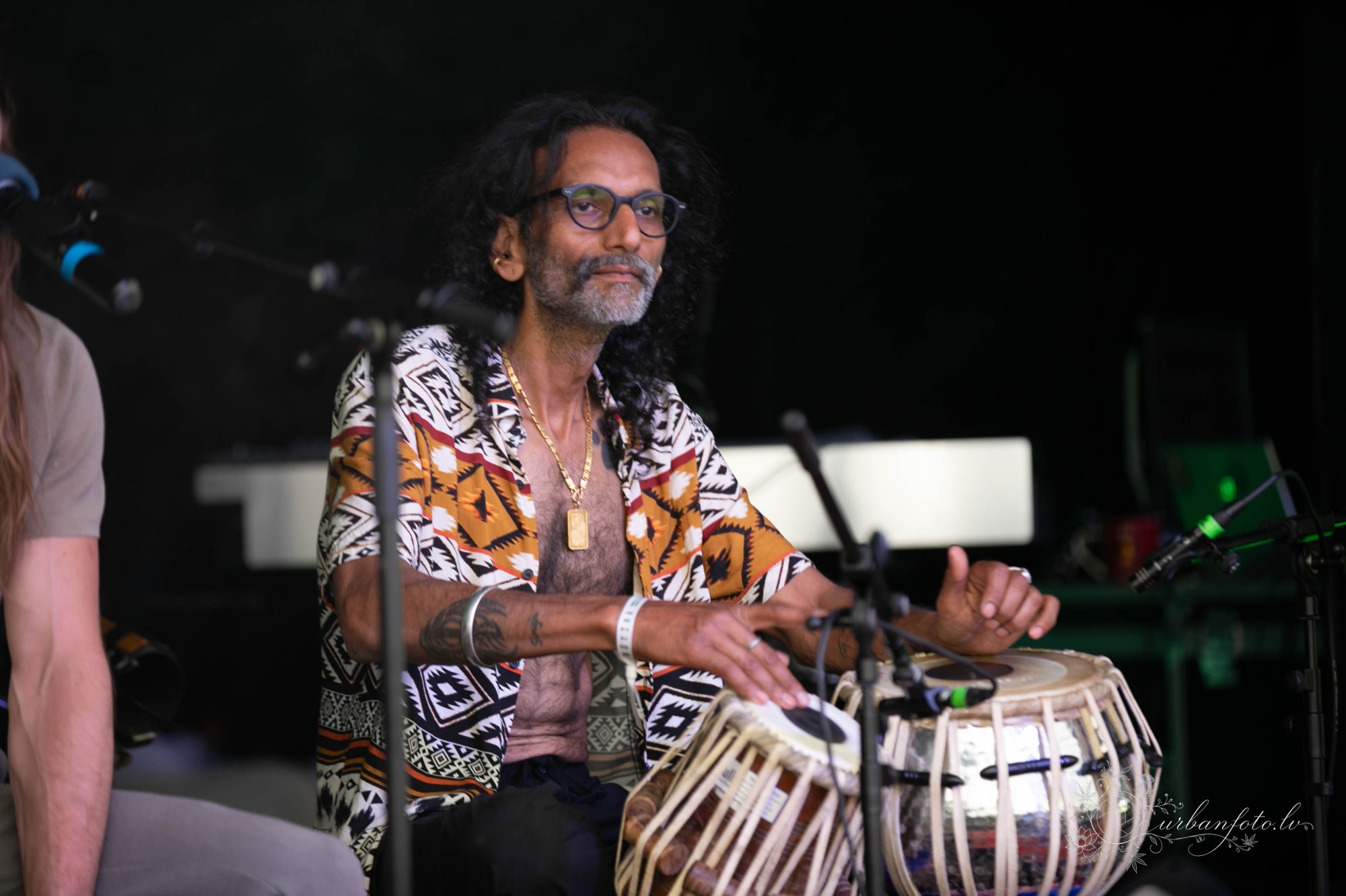 Balraj Singh virtuozi spēlē tablu